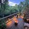 The Pines Treehouse at Treetops Hideouts