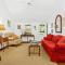 Stunning Cottage in Famous KY Garden -Sleeps 2 Stunning Cottage in Famous KY Garden -Sleeps 2