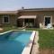 A pretty family house located in a tranquil area with a pretty view of the Luberon range.