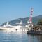 Modern One-Bedroom Apartment - 5 min to Porto Montenegro