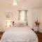 Stylish 2BR w Full Kitchen, Laundry & Cen Air