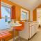 The Sunstone Retreat - Your Brooklyn Centre Haven Comfort To Explore Near Downtown With Parking, 300MB Wifi & Self Check-In