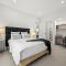 OMG the Views! Your Luxury Bay Retreat Awaits!