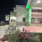 Scottish Inn and Suites
