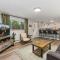 Stunning Downtown Condo - 5 min walk to Old Town!