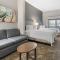 Best Western Valencia/Six Flags Inn & Suites