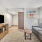 Best Western Valencia/Six Flags Inn & Suites
