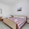 Apartments with parking space Sumpetar, Omis - 950