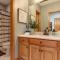 Wanderers Den - Peaceful mountain views Wifi and homey comforts