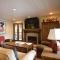 Fasching Haus Unit 210, Deluxe Condo w/ A/C, Private Deck, 2 Blocks from Downtown Aspen