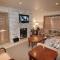 Fasching Haus Unit 210, Deluxe Condo w/ A/C, Private Deck, 2 Blocks from Downtown Aspen