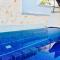 Deluxe Jacuzzi Balcony Room With Swimming Pool Air Conditioning and Parking