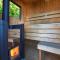 86, Bed & Outdoor Wellness - Sauna, Hottub, Icebath & Outdoor Shower included!