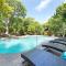Island Gardens Family Escape, Pool & Car included