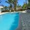 apartamento con piscina con vista al mar