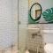 RedDoorz Plus near Mall Slipi Jaya