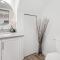 Amazing Village Location with PRIVATE Hot Tub