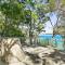 Serenity by Sea Little Cove 200m to Beach