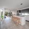 Absolute Beachfront Marcoola 4Bed, Heated Spa