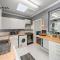 Heartwarming Windsor Cottage with Free Parking that is Perfect for Relaxation