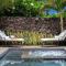 PUALANI VILLA Single Level 4BR KaMilo Home with Pool and Cottage