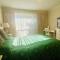 Home in Doncaster with Gardens, Near Shops & Transport