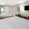 Travelodge by Wyndham Madison Heights MI