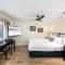 Catalina Courtyard Suites