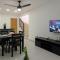 Modern Penthouse with Private Rooftop, Free Parking & WiFi
