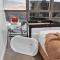 River Glow at Queens Wharf Level 43