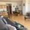 Gorgeous, 1 Bed Apt, Sea Views.