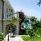 Cezar Holiday Home