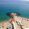 Pietra Ligure attico sul mare con balcone sulla spiaggia e grande terrazza di 25 mq