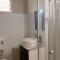 Studio Sleeps 2 with Free Parking