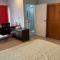 Studio Sleeps 2 with Free Parking