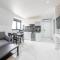 Moderne F2 proche ORLY, Paris
