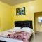 WISMA SUNRISE GUEST HOUSE 10 minutes by walking to the big fruit market in Berastagi