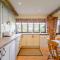 3 Bed in Coombe Keynes DC029