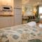 527 Sunsuite