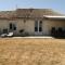 La Petite Grange gîte climatisé plain-pied 3 chambres 5 personnes 2 toilettes, parking, WIFI, piscine dété chauffée à partager, Animaux acceptés Gîte en pleine nature