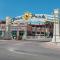 Sunshine House! 3BR 2BA Sleeps 9! Your perfect retreat for comfort and style