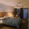 Brisbane 1960s Pool House - hosted bed and breakfast