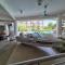2-9pax GFloor PRIVATE BEACH, WATERSPORT, Pool, FREE BBQ Set, Wifi, 50"TV