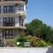 Templum Yovis Apartments