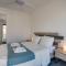 Makenzy Star 2bd Duplex 300m From Beach
