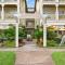 24 York Lane | Edgewater Escape