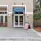24 York Lane | Edgewater Escape