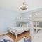 Sunshine House! 3BR 2BA Sleeps 9! Your perfect retreat for comfort and style
