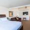 Road Creek Inn