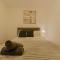 16S Abnb-Style Easy 2BR APT 7 mins Crown Casino walk, Free Parking